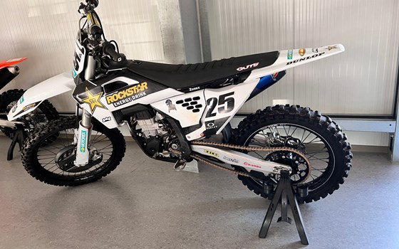 Gebrauchtmotorrad Husqvarna FC 450 Rockstar Edition - Bild 2