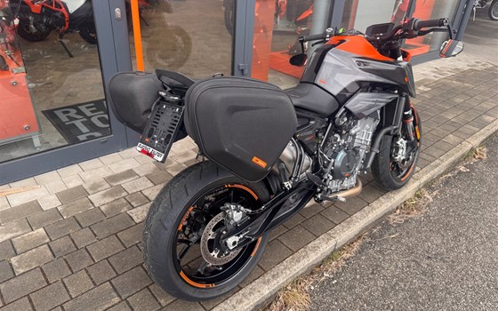 Gebrauchtmotorrad KTM 890 Duke - Bild 3