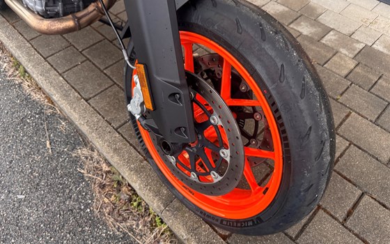 Gebrauchtmotorrad KTM 890 SMT - Bild 9