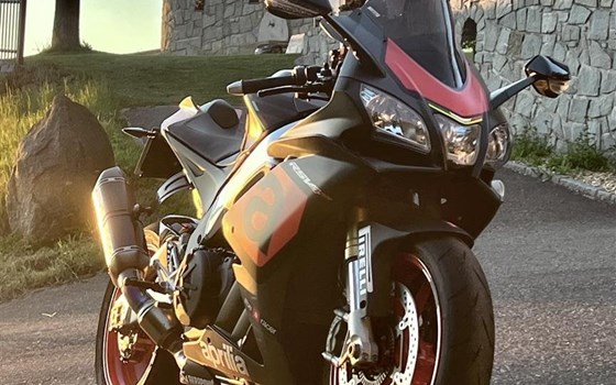 Gebrauchtmotorrad Aprilia RSV 4 - Bild 3