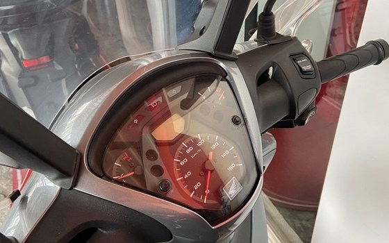 Gebrauchtmotorrad Honda SH150i - Bild 2