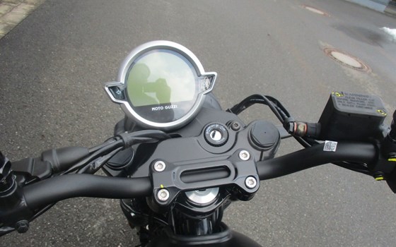 Gebrauchtmotorrad Moto Guzzi V7 Stone - Bild 10