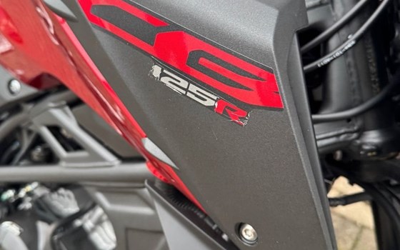 Gebrauchtmotorrad Honda CB125R - Bild 3