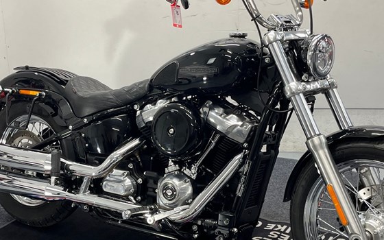 Gebrauchtmotorrad Harley-Davidson Softail Street Bob FXBB - Bild 2