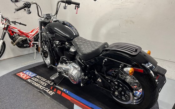 Gebrauchtmotorrad Harley-Davidson Softail Street Bob FXBB - Bild 6