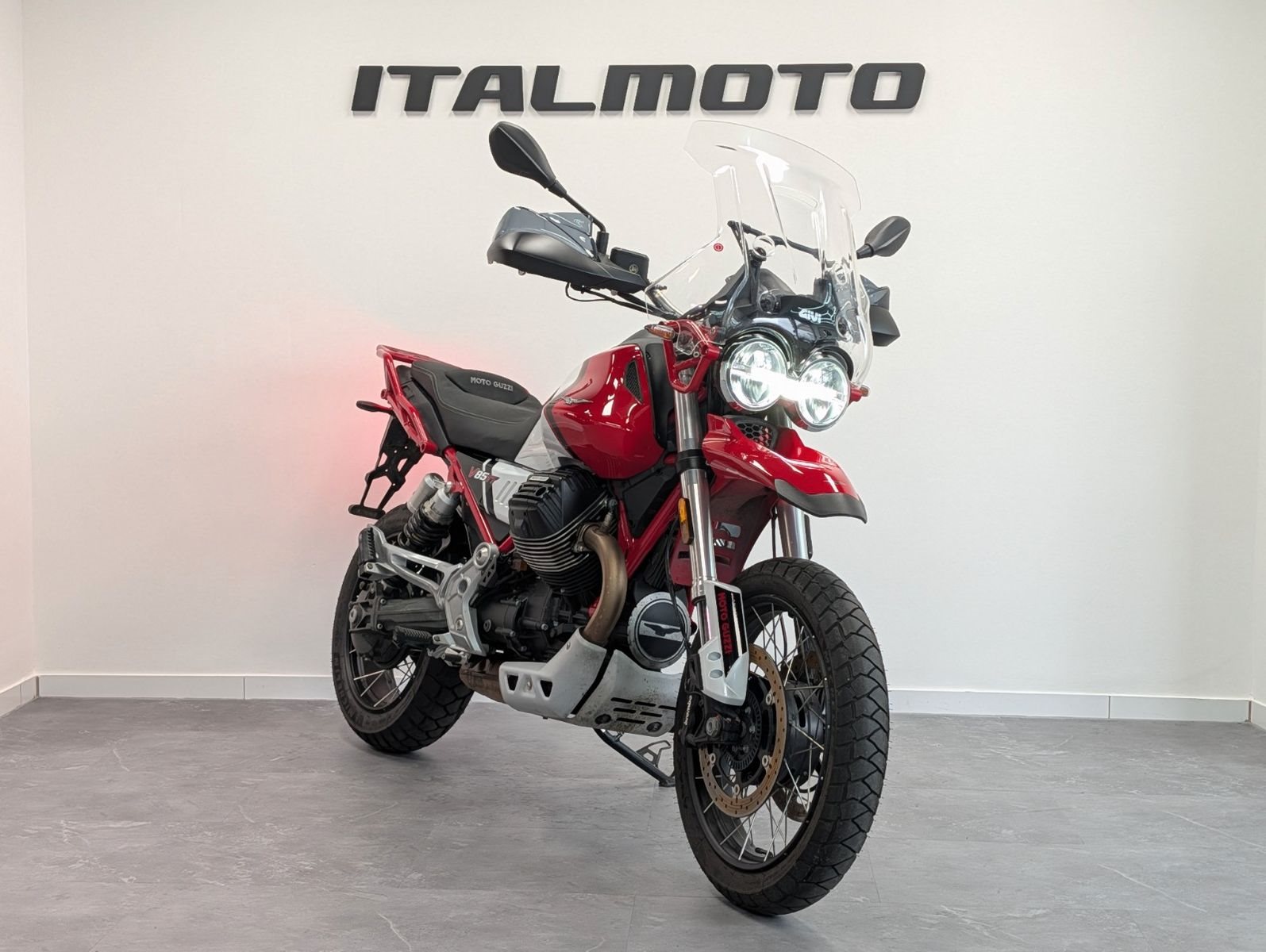 Moto Guzzi V85 TT EVOCATIVE