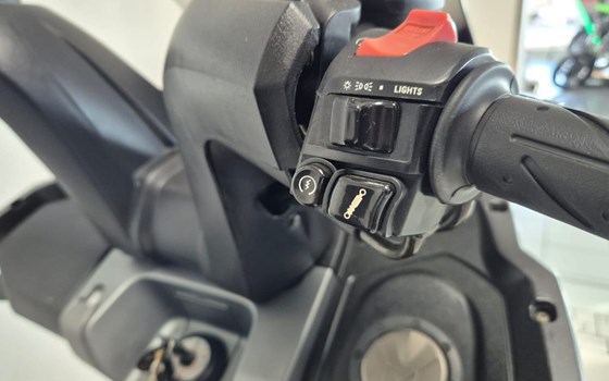 Gebrauchtmotorrad Kymco Myroad 700i - Bild 8