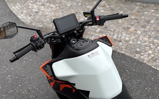 Neufahrzeug KTM 990 Duke - Bild 12