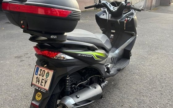 Gebrauchtmotorrad Kawasaki J300 - Bild 3