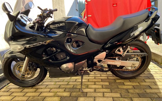 Gebrauchtmotorrad Suzuki GT 750 - Bild 3
