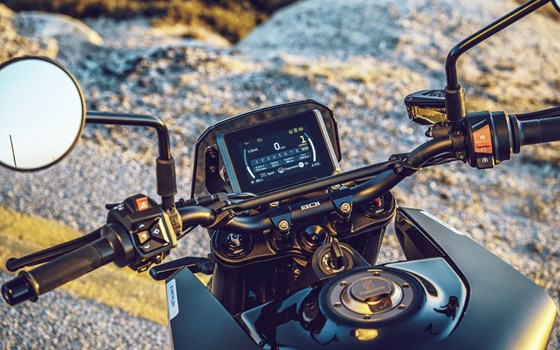 Neufahrzeug Husqvarna Svartpilen 801 - Bild 8