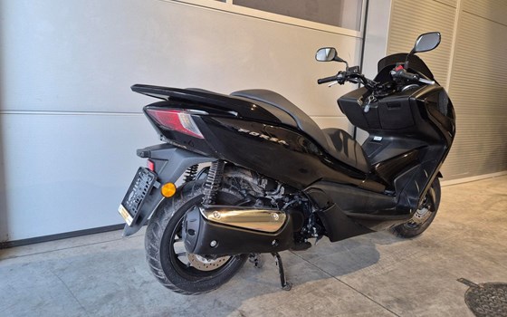 Gebrauchtmotorrad Honda Forza 300 - Bild 2