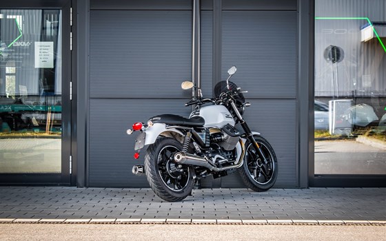 Gebrauchtmotorrad Moto Guzzi V7 Stone - Bild 2