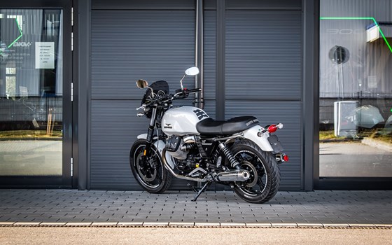 Gebrauchtmotorrad Moto Guzzi V7 Stone - Bild 3