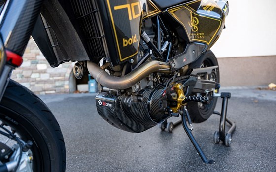 Gebrauchtmotorrad Husqvarna 701 Supermoto - Bild 14