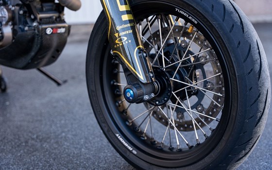 Gebrauchtmotorrad Husqvarna 701 Supermoto - Bild 20