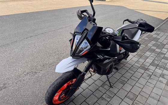 Gebrauchtmotorrad KTM 890 SMT - Bild 5