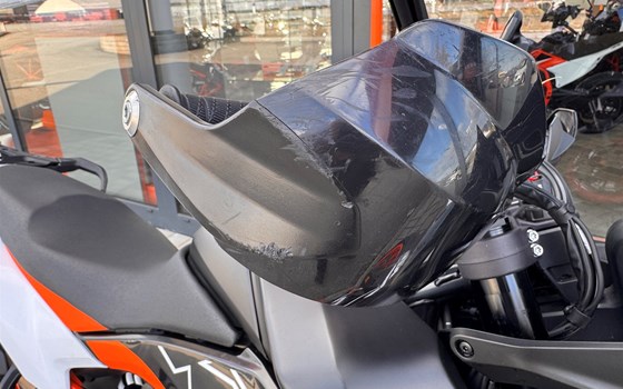 Gebrauchtmotorrad KTM 890 SMT - Bild 6