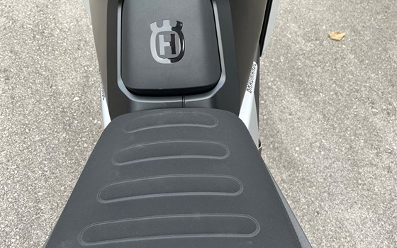 Gebrauchtmotorrad Husqvarna Svartpilen 801 - Bild 10