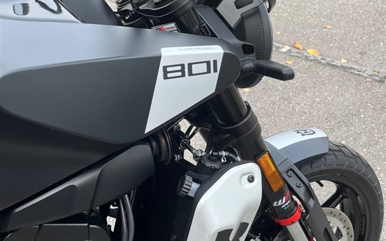 Gebrauchtmotorrad Husqvarna Svartpilen 801 - Bild 2