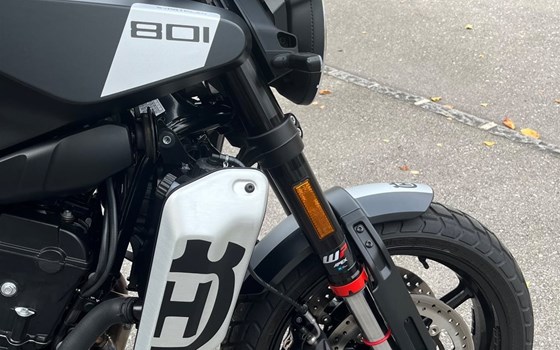 Gebrauchtmotorrad Husqvarna Svartpilen 801 - Bild 3