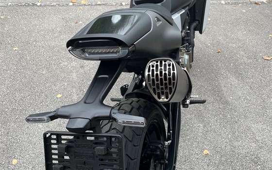 Gebrauchtmotorrad Husqvarna Svartpilen 801 - Bild 7