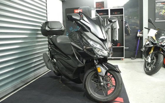 Gebrauchtmotorrad Honda Forza 125 - Bild 4