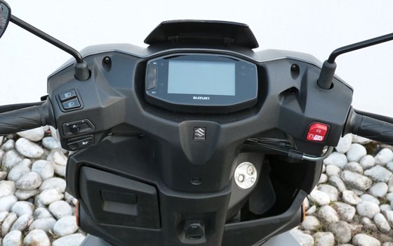 Gebrauchtmotorrad Suzuki Avenis 125 - Bild 11