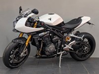 Gebrauchtmotorrad Triumph Speed Triple 1200 RR