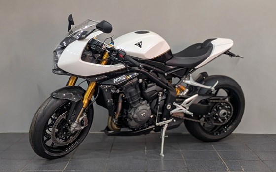 Gebrauchtmotorrad Triumph Speed Triple 1200 RR - Bild 1