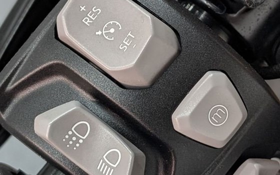 Gebrauchtmotorrad Triumph Speed Triple 1200 RR - Bild 11