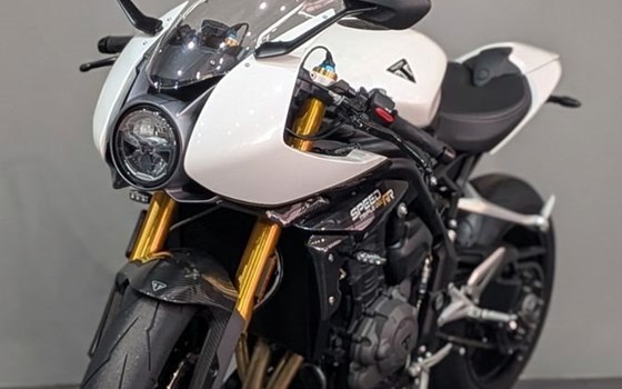 Gebrauchtmotorrad Triumph Speed Triple 1200 RR - Bild 2