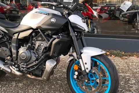 Top 5: Nakedbikes die gut fahren aber relativ wenig kosten