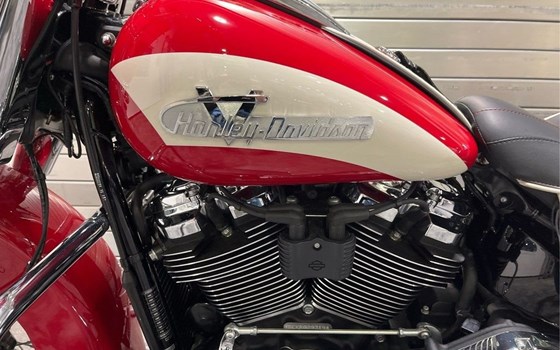 Gebrauchtmotorrad Harley-Davidson Hydra Glide Revival - Bild 10