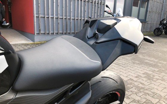 Gebrauchtmotorrad BMW M 1000 RR - Bild 6