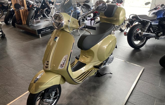 Vespa Primavera 125 75th
