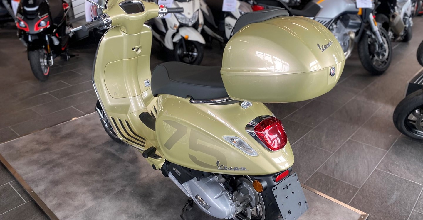Angebot Vespa Primavera 125 75th