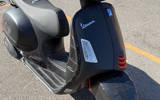 Gebrauchtmotorrad Vespa GTS 300 Super Sport - Bild 2