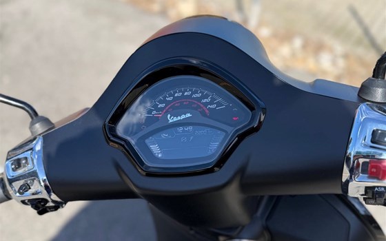 Gebrauchtmotorrad Vespa GTS 300 Super Sport - Bild 6