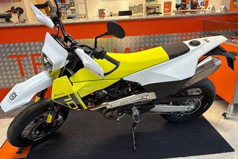 Einzylinder Supermotos für die Straße. A2 fähig!