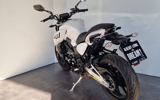 Gebrauchtmotorrad Motobi DL 400 Naked - Bild 2