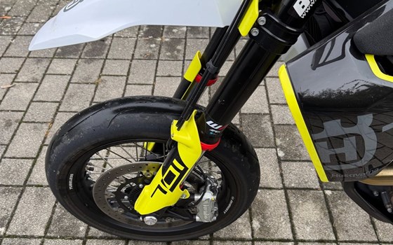 Gebrauchtmotorrad Husqvarna 701 Supermoto - Bild 10