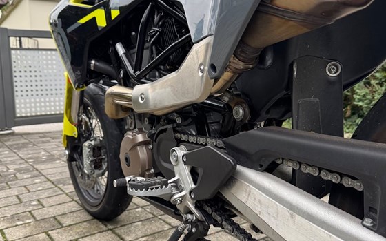 Gebrauchtmotorrad Husqvarna 701 Supermoto - Bild 11