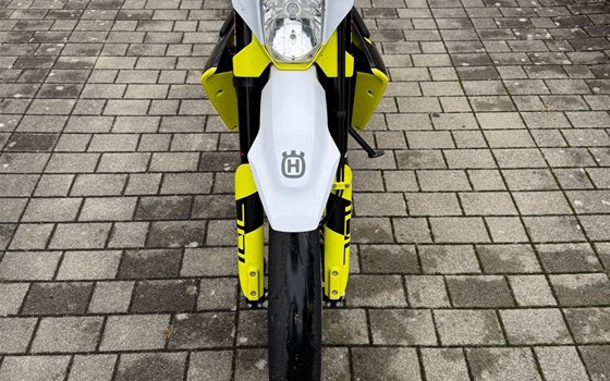 Gebrauchtmotorrad Husqvarna 701 Supermoto - Bild 3