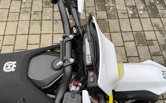 Gebrauchtmotorrad Husqvarna 701 Supermoto - Bild 6