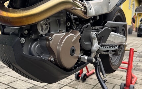 Gebrauchtmotorrad Husqvarna 701 Supermoto - Bild 7