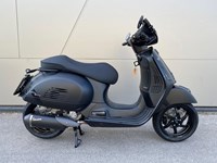 Neumotorrad Vespa GTS 310 SuperSport "Nightcrawler" Umbau