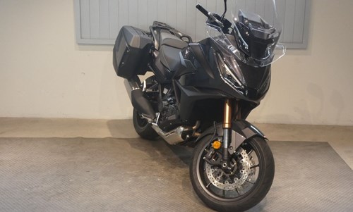 Honda NT1100 DCT Electronic Suspension