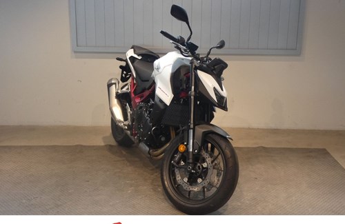 Neumotorrad Honda CB750 Hornet