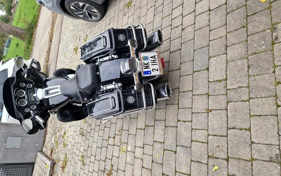 Gebrauchtmotorrad Harley-Davidson Electra Glide Ultra Classic FLHTCU - Bild 3